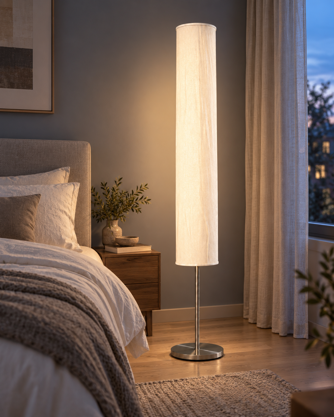 LANDLITE KOLINA/1F állólámpa hálószobában, esti fény