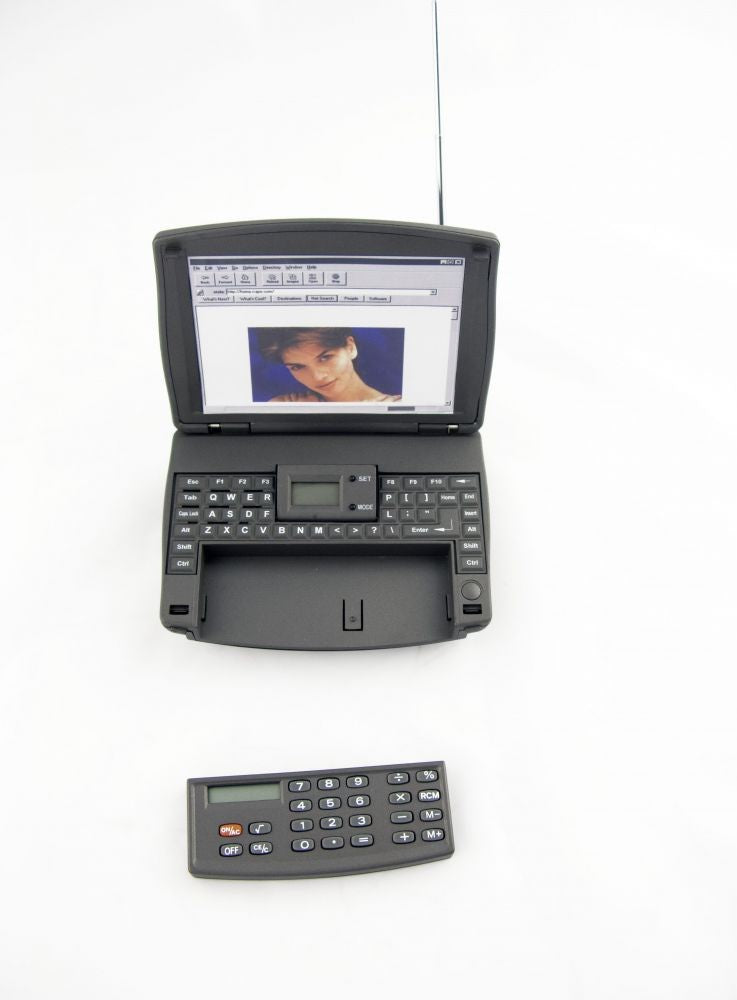 H-810 Uhr, Radio und Taschenrechner